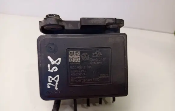 Skoda Octavia Mk3 (5E) ABS Pump 5Q0907379K 5Q0614517J