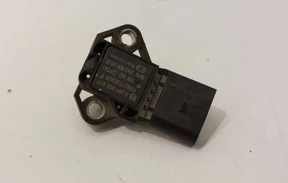 Volkswagen Jetta VI Air pressure sensor 03G906051E