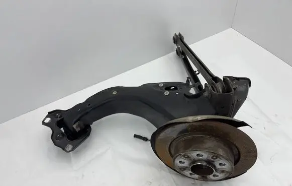 BMW 1 F40 Rear wheel hub spindle/knuckle 8842880 7915358
