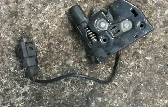 Audi A6 C7 Engine bonnet/hood lock/catch