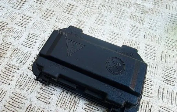 BMW 2 F22 F23 Fuse box cover 9224872