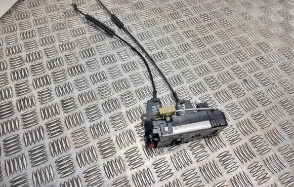 Opel Vectra C Rear door lock 13157758