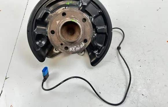 Mercedes-Benz CLA C117 X117 W117 Rear wheel hub 2460306 A2464230420
