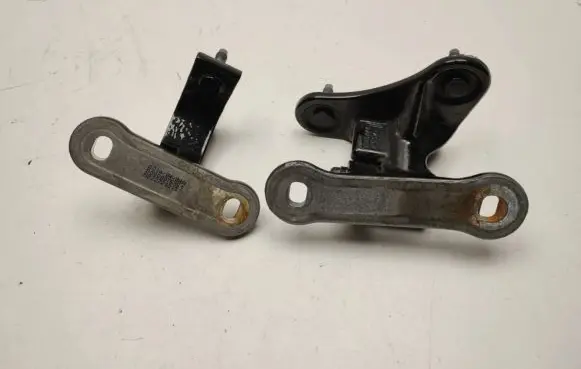 Mercedes-Benz S W222 Front door upper hinge A2227200137