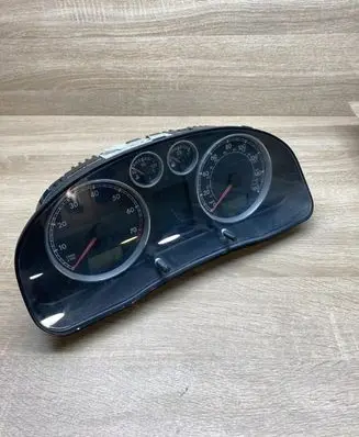 Volkswagen PASSAT B5.5 Speedometer (instrument cluster) 3B0920927 110080053