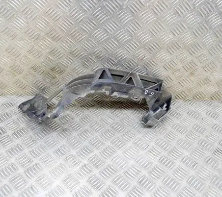 Rear bumper mounting bracket