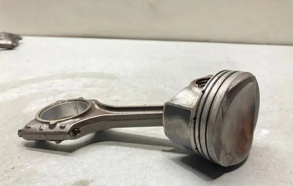 Piston with connecting rod
