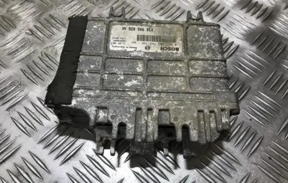 Volkswagen Polo III 6N 6N2 6NF Engine control unit/module 0261203744 030906026ak