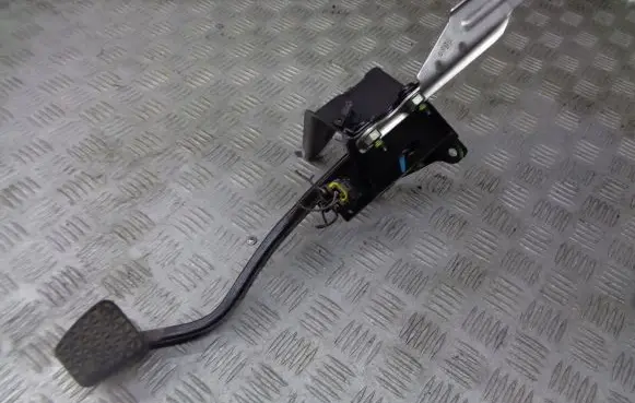 Opel Corsa C Pedal assembly 