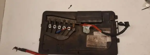 Volkswagen Polo Fuse module 6Q0937550C
