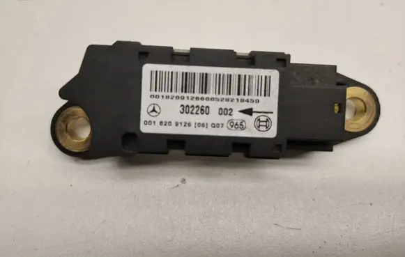 Mercedes-Benz CLS C219 Airbag deployment crash/impact sensor A0018209126