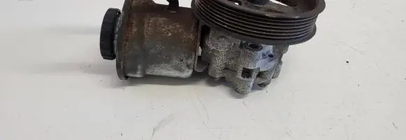 Toyota Avensis T250 Power steering pump 5612