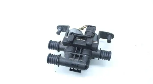 BMW X5 E53 Coolant heater control valve 690665203