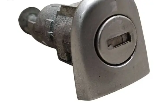 Skoda Octavia Mk2 (1Z) Front door lock (next to the handle) 1Z0837167C