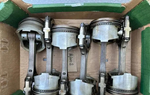 Mitsubishi Pajero Connecting rod/conrod MD173800 MD308275