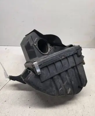 Volkswagen PASSAT B5 Air filter box 058133843
