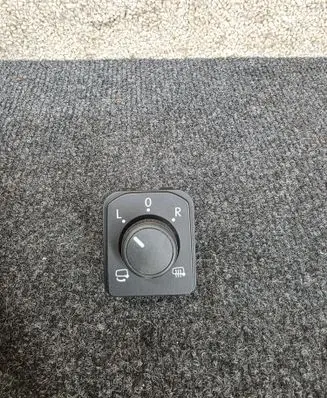 Skoda Octavia Mk4 Wing mirror switch 565959565A