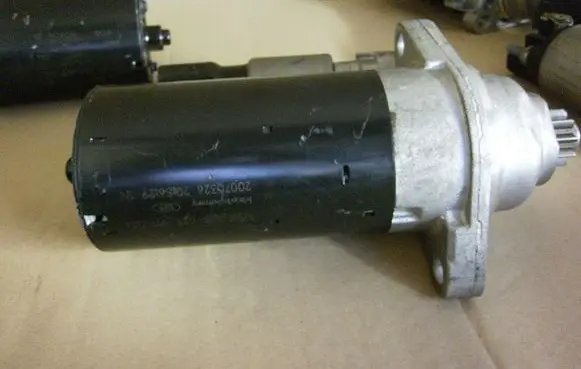 Volkswagen Golf IV Generator/alternator 0001123018II