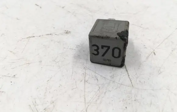 Audi A6 S6 C5 4B Other relay 8D0951253