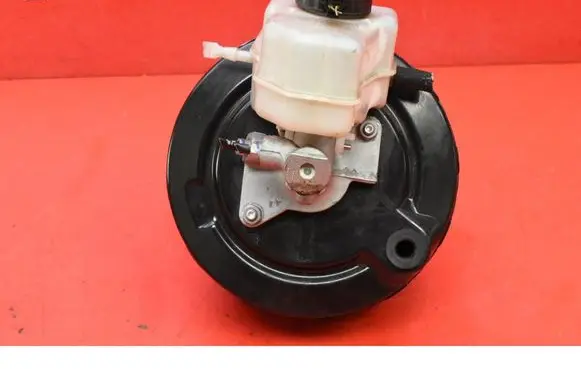 BMW 1 E82 E88 Brake booster 6775929