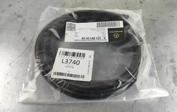 Mercedes-Benz G W461 W463 1st Gen Loading door rubber seal (on body) A4638890998