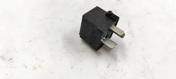 Mercedes-Benz C W203 Other relay A0025421319 4RA00779100