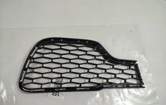 Maserati Ghibli Front bumper lower grill 670010765