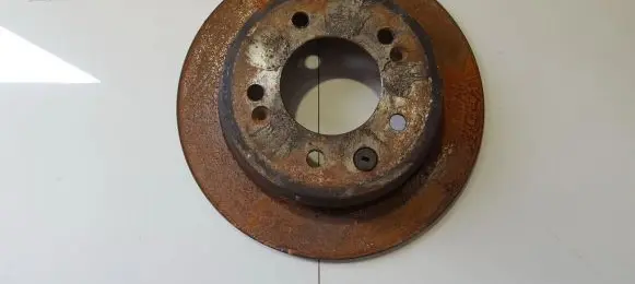 Hyundai i30 Rear brake disc neventiliuojamas