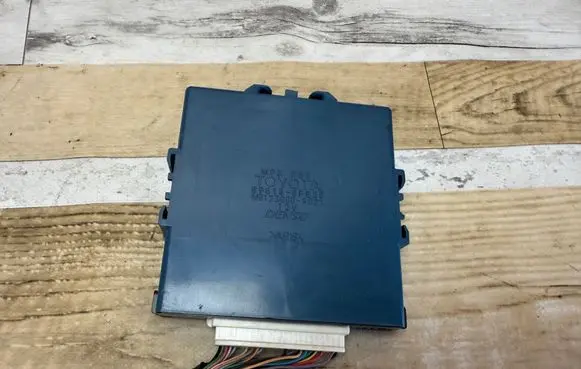 Toyota Corolla Verso AR10 Combustion control unit/module 896180F020 MB1238009021