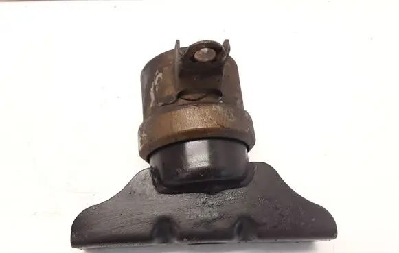 Engine mounting bracket