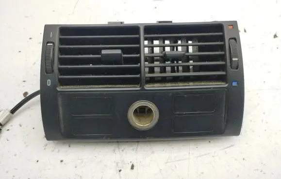BMW X5 E53 Rear air vent grill 8409081 8370910