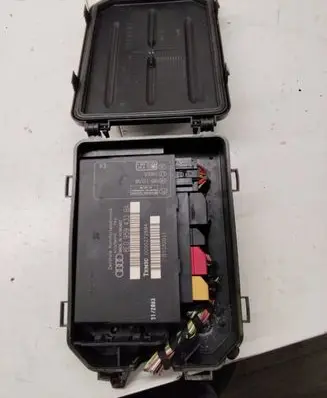 Audi A4 S4 B6 8E 8H Comfort/convenience module 8E0959433BA 01032011 00002729B4