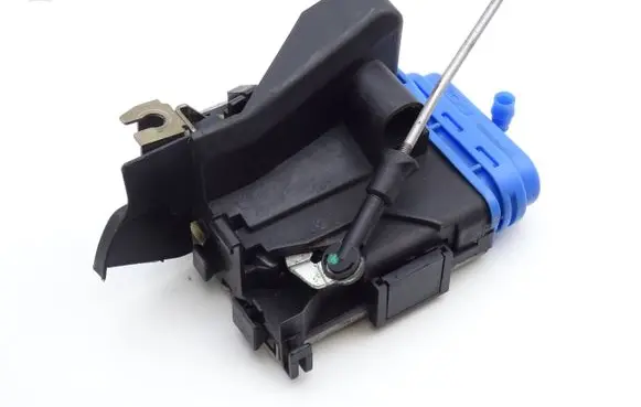 Audi A4 S4 B5 8D Rear door lock 8D0839015A