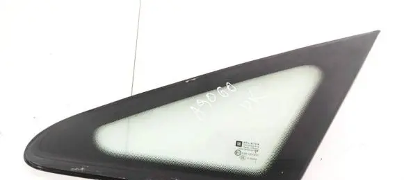 Opel Zafira B Front triangle window/glass 