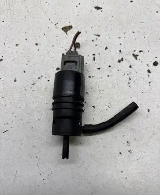 BMW 1 E81 E87 Windscreen/windshield washer pump 7302589 67127302589