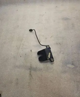 Audi A8 S8 D2 4D Tailgate/trunk/boot lock/catch/latch 827505