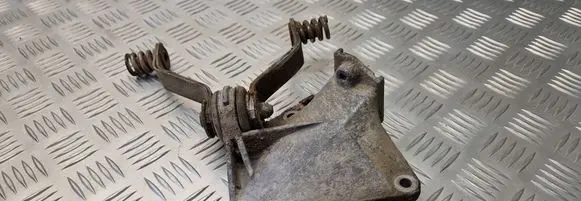 Audi 100 S4 C4 Gear shift cable bracket 4A0713125