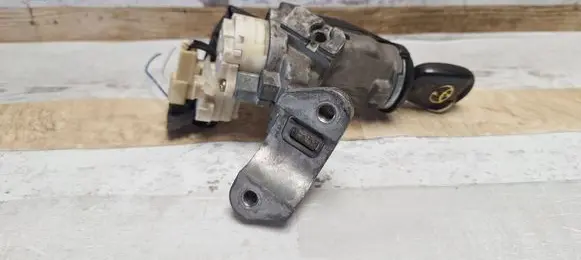 Toyota Corolla Verso E121 Ignition lock 8978313010 88LP0017