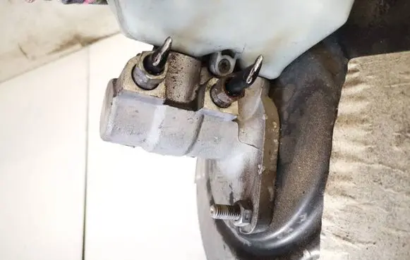 Peugeot 3008 I Master brake cylinder