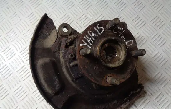 Toyota Yaris Front wheel hub