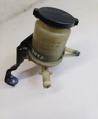 Toyota Avensis T250 Power steering fluid tank/reservoir