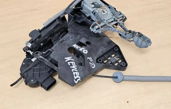 Volvo XC60 Front door lock 31416678