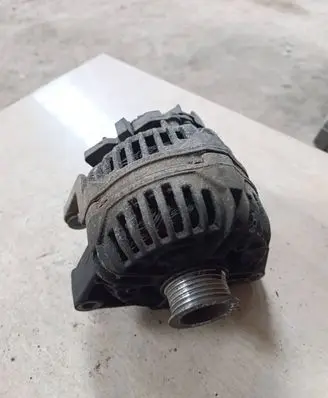 Opel Zafira A Generator/alternator 0124515080