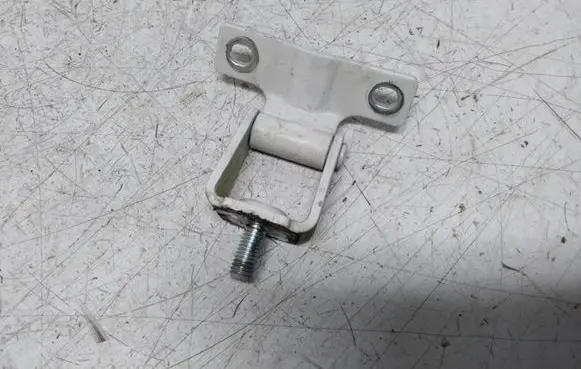 Mitsubishi Colt Tailgate/trunk/boot hinge