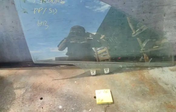 Mazda 6 Front door window glass four-door 13464613