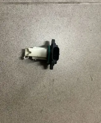 BMW 1 E82 E88 Mass air flow meter 5WK97512 13627593624 1362759362402