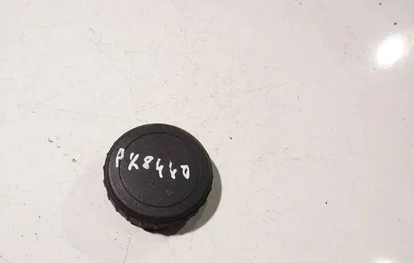 Volkswagen Touareg I Seat adjustment knob 7L0881673
