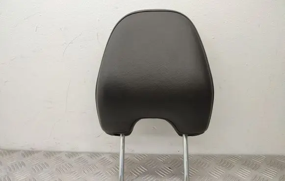 Volvo V70 Front seat headrest 
