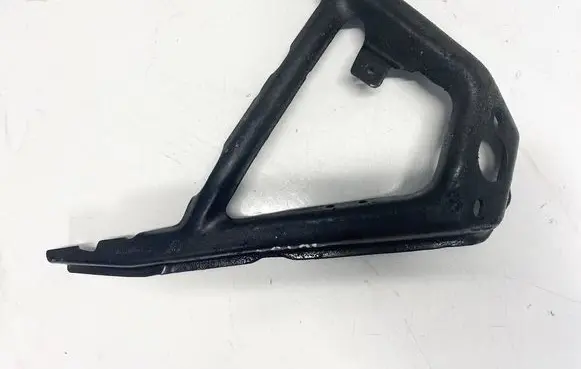 Engine mounting bracket