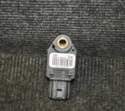 Toyota Verso-S Airbag deployment crash/impact sensor 898310F010